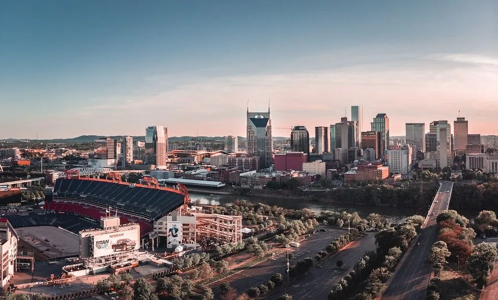 nashville-tennessee-downtown-skyline-2021