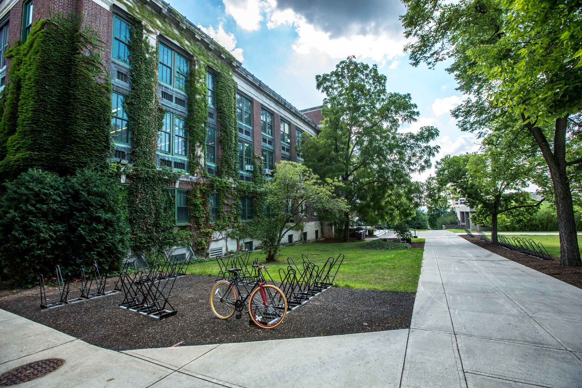 syracuse university campus