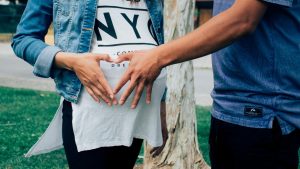 pregnant couple, alcohol and fertility