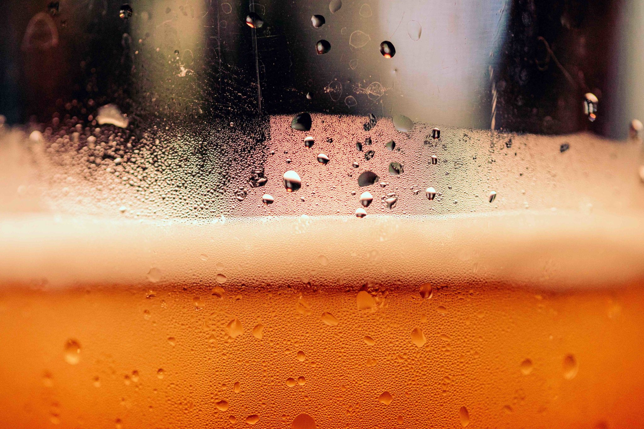 beer glass with condensation, why do i sweat when i drink alcohol