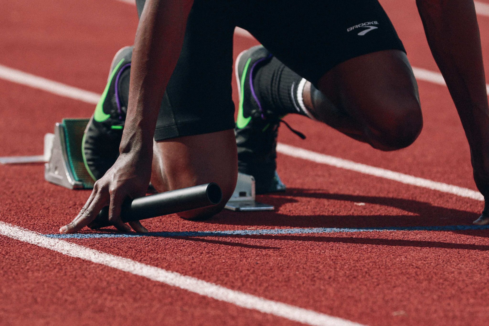 runner crouching at the starting line