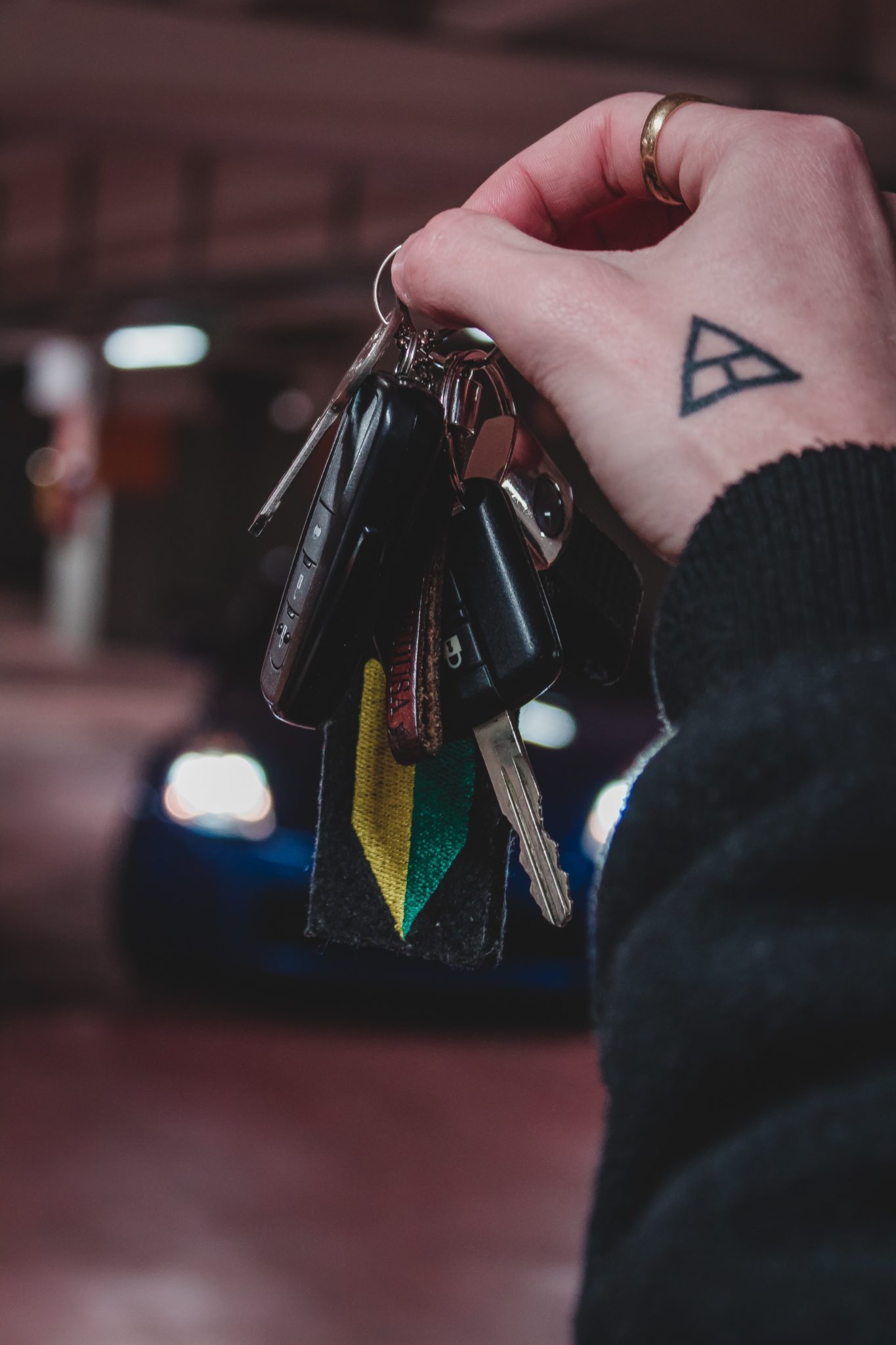 hand holding car keys