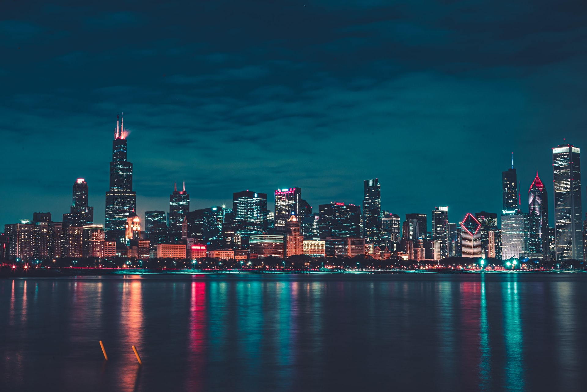 chicago skyline at night